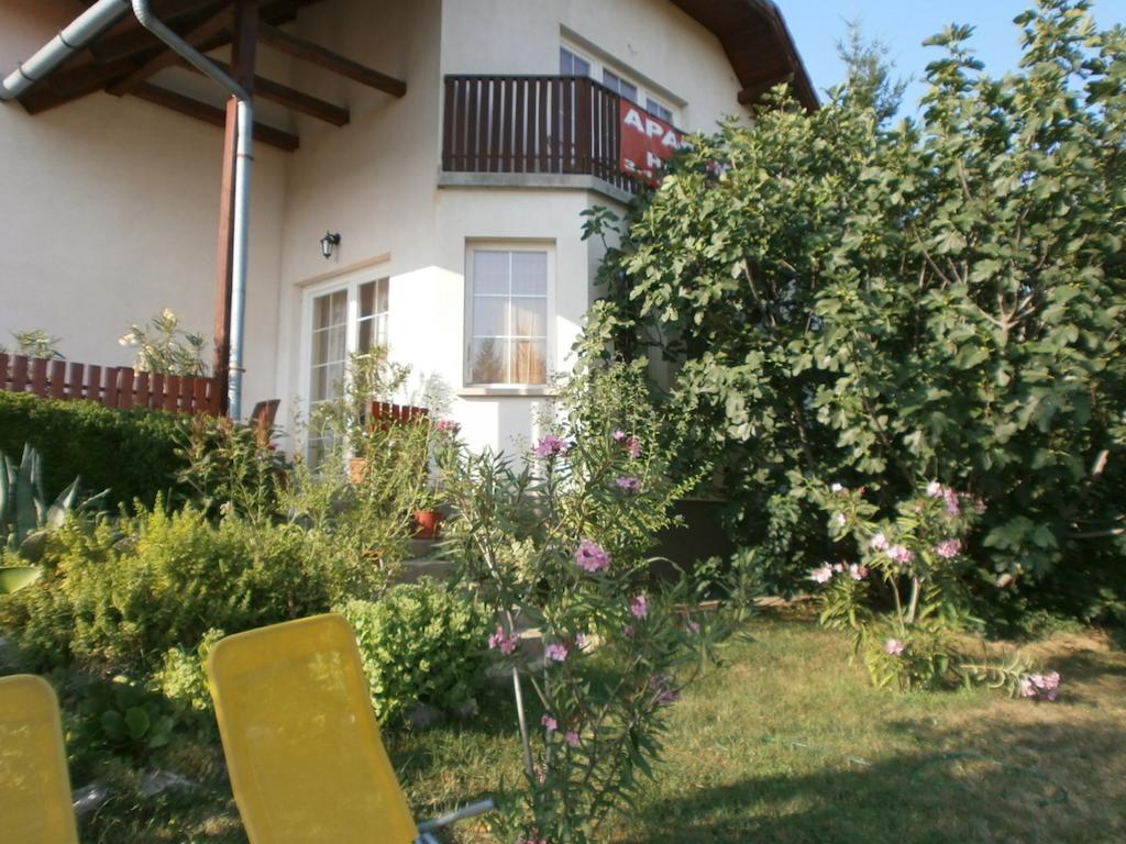 Feher Rozsa Apartman チェーセクトマイ エクステリア 写真