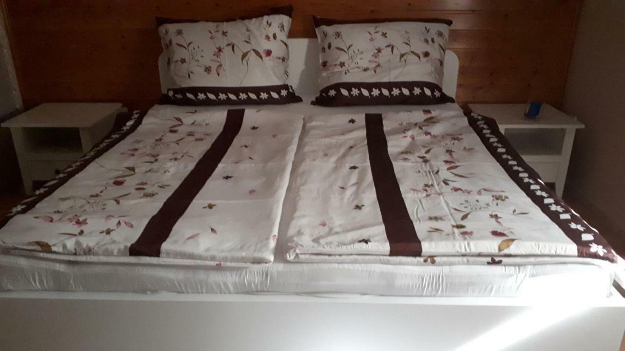 Feher Rozsa Apartman チェーセクトマイ エクステリア 写真